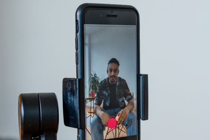 Close up shot of a smartphone. (Image: Ron Lach from Pexels)