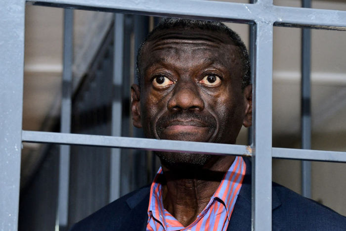 Veteran Ugandan politician, Colonel (Rtd) Dr Kizza Besigye, behind bars at the General Court Martial at Makindye, Kampala on November 20, 2024