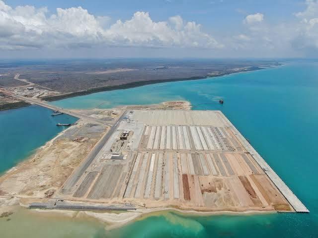 The proposed Dangote Oil Refinery in Lamu is reportedly set for launch on 26th October, potentially positioning Kenya as East Africa’s leading petroleum hub (Image: Files)