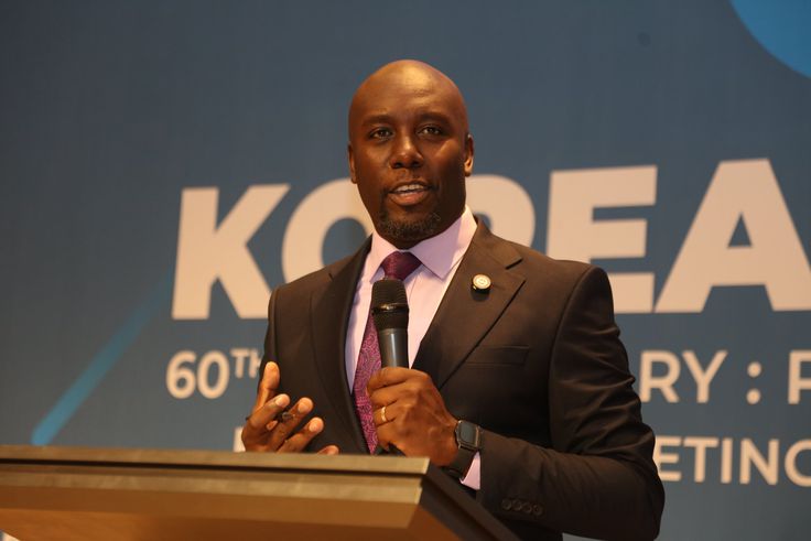 Dennis Okari
