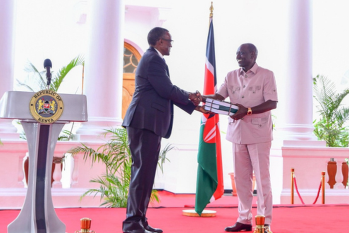 President William Ruto with former Chief Justice David Maraga at State House, Nairobi on November 16, 2023