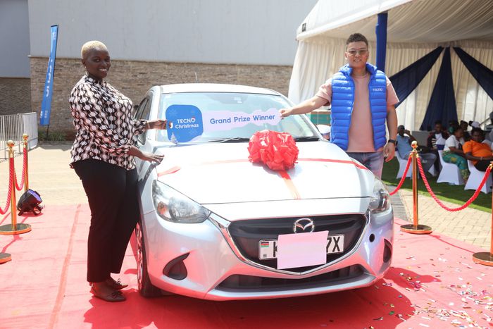 Winnie Dorah, the grand prize winner of a brand-new Mazda Demio in TECNO Kenya & Christmas Fiesta campaign, receives the car keys from Scott Liu, TECNO Kenya Country Manager, during the official handover ceremony at Garden City Mall, Nairobi.