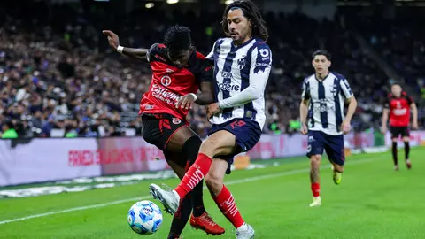 Aceves en jugada ante Xolos l Imago7