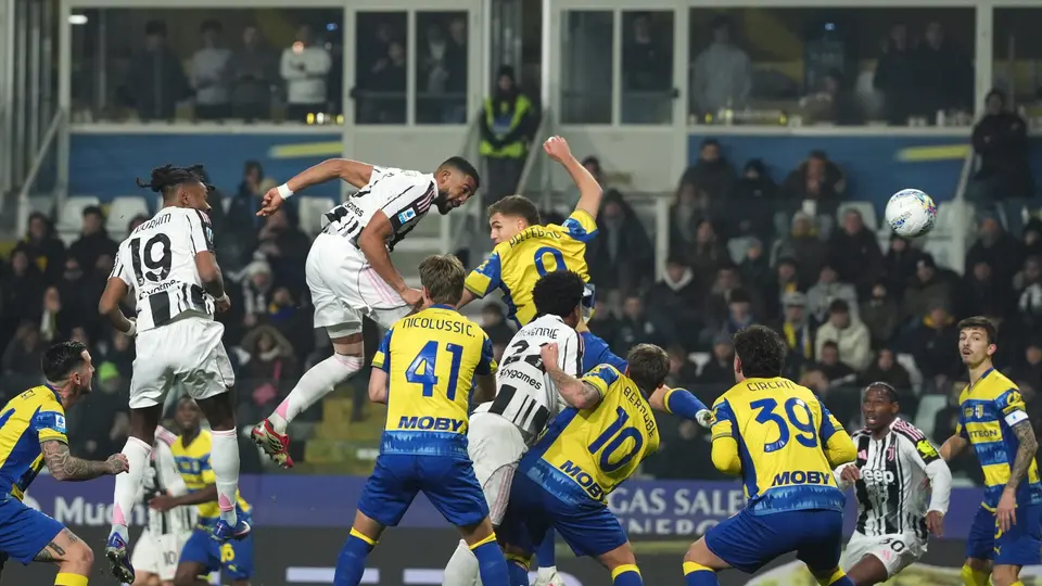 Cabezazo de la Juve ante Parma l AP