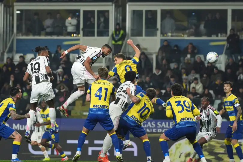 Cabezazo de la Juve ante Parma l AP