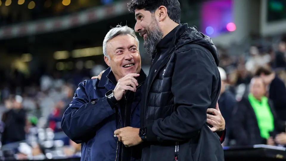 Domènec Torrent y Sebastián Abreu previo al partido | Imago7