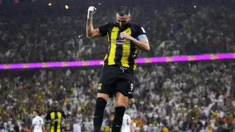 Karim Benzema apunta a fichar con el Al-Hilal tras incidente con el Al-Ittihad