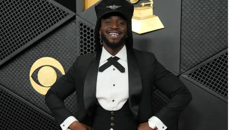 La moda masculina también brilló en los Grammys 2026 con trajes modernos y propuestas innovadoras./ AP