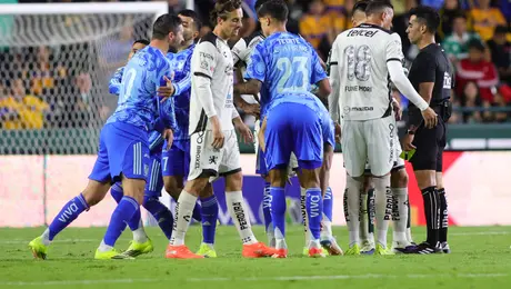 Gignac es expulsado por primera vez en Liga MX y Lainez salva a Tigres con golazo en León