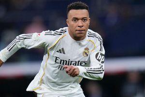 Kylian Mbappé, en los últimos minutos, rescata al Madrid y les da la victoria frente al Rayo Vallecano