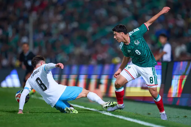 Obed Vargas enfrentando con México a la Selección de Uruguay | MexSport