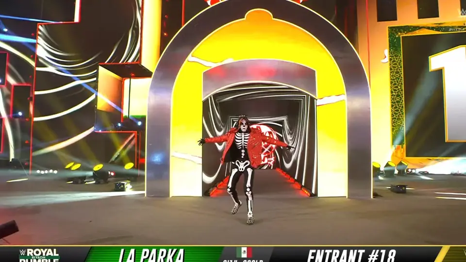 La Parka fue una de las presencias más inesperadas | Captura: WWE