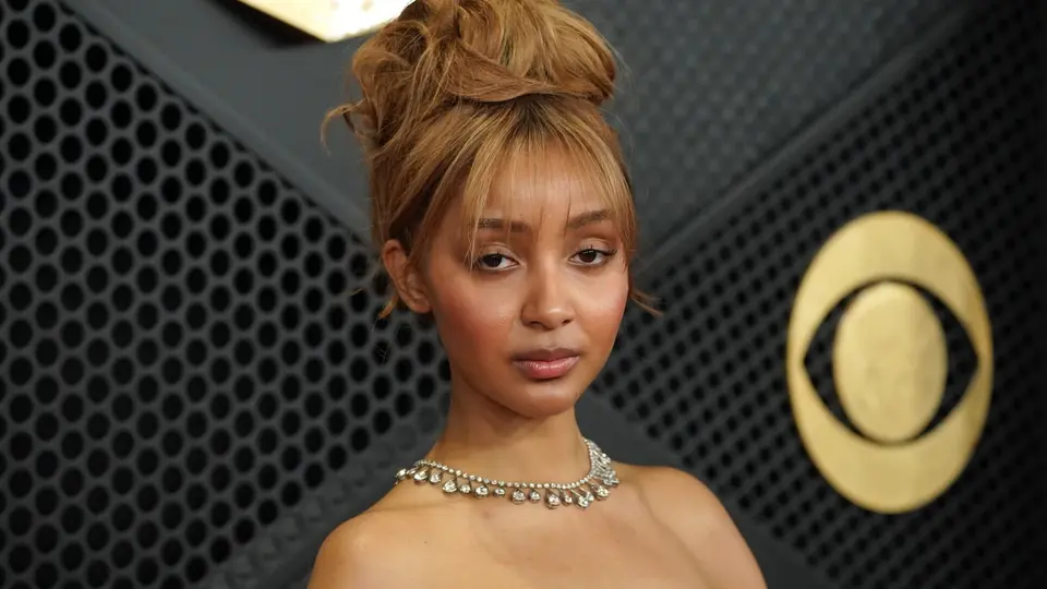 Las celebridades deslumbraron en la alfombra roja de los Grammys 2026 con looks que marcaron tendencia./ AP