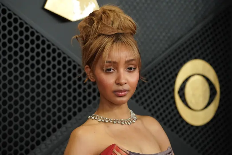 Las celebridades deslumbraron en la alfombra roja de los Grammys 2026 con looks que marcaron tendencia./ AP