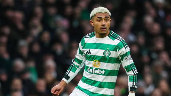 ¡Uno más! Julían Araujo fuera de la convocatoria del Celtic por lesión