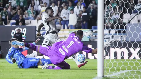 León marca el empate ante Tigres | IMAGO7