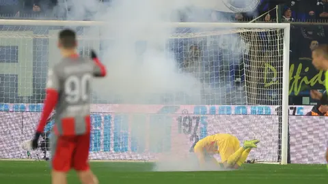 Afición del Inter de Milán lanza bomba de estruendo al arquero del Cremonese en pleno partido