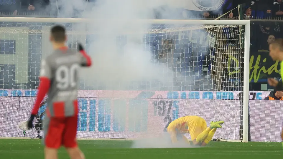 Afición del Inter de Milán lanza bomba de estruendo al arquero del Cremonese en pleno partido