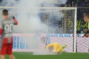 Afición del Inter de Milán lanza bomba de estruendo al arquero del Cremonese en pleno partido