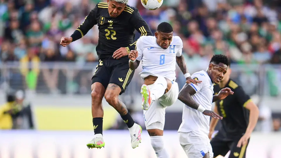 Julián Araujo en Selección Mexicana | MEXSPORT