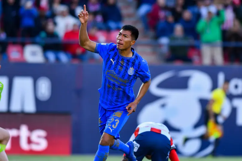 Daniel Aguirre celebrando su gol ante San Luis l IMAGO7