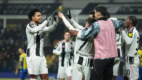 Juventus golea al Parma y se aferra a Champions