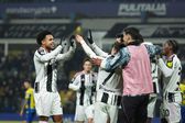 Juventus golea al Parma y se aferra a Champions