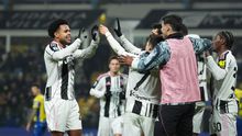 Juventus golea al Parma y se aferra a Champions