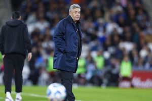 Domènec Torrent cumple 35 partidos con Rayados sin repetir alineación