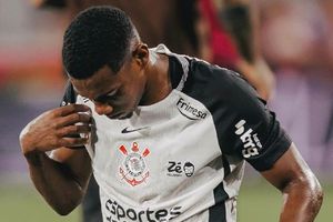 André Dias a solo una firma del Milan