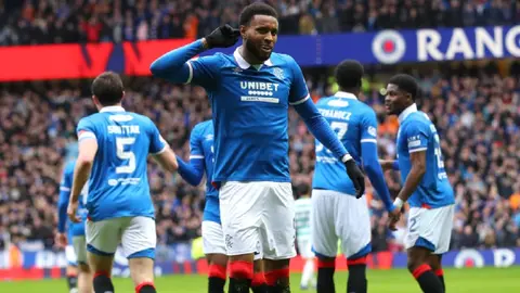Youssef con el Rangers FC I X:@RangersFC