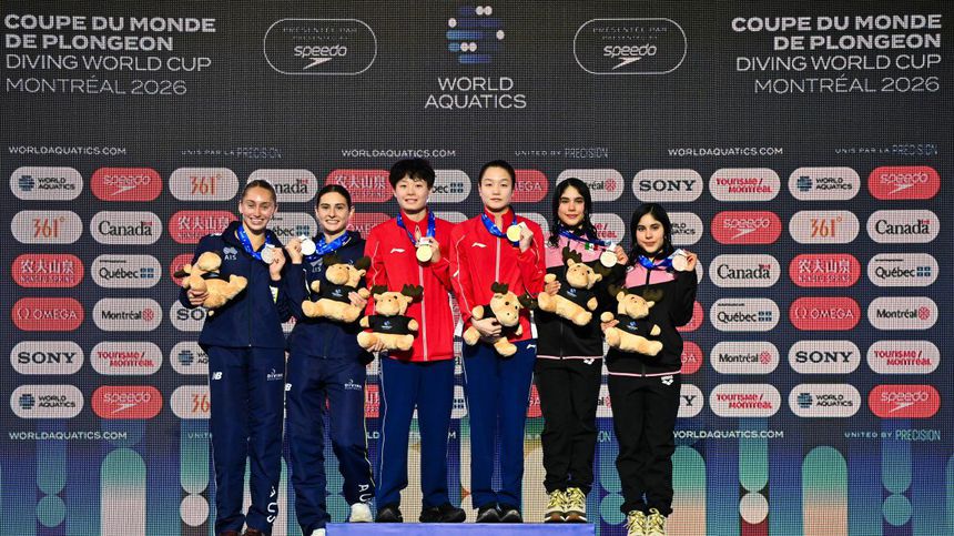 Mia y Lia Cueva en el podio en la Copa Mundial de Clavados en Montreal 2026 | AFP