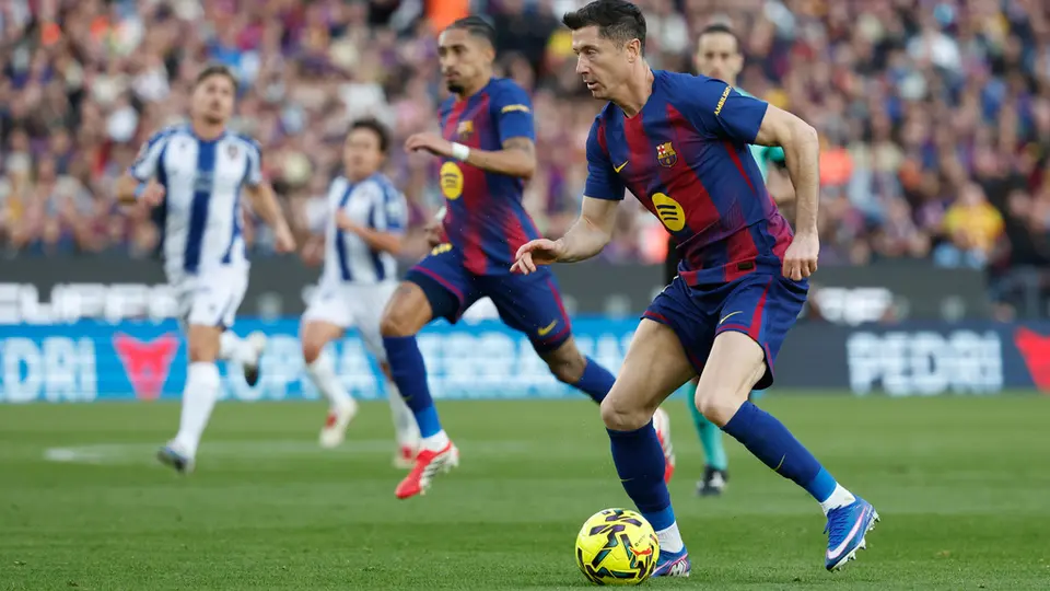 Robert Lewandowski en el partido de Barcelona contra Levante | AP