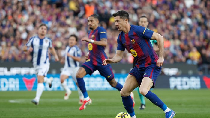 Robert Lewandowski en el partido de Barcelona contra Levante | AP