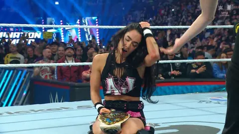 AJ Lee ganando el campeonato IC femenino | Captura de WWE