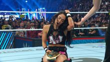 ¡Regreso en todo lo alto! AJ Lee vence a Becky Lynch y gana el Campeonato Intercontinental de WWE