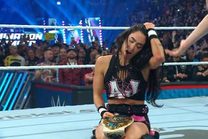 ¡Regreso en todo lo alto! AJ Lee vence a Becky Lynch y gana el Campeonato Intercontinental de WWE