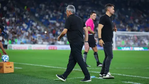 Domenec Torrent y Nicolás Larcamón tras finalizar el duelo Monterrey vs Cruz Azul I IMAGO7