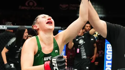 Regina Tarin emocionada tras su victoria | Captura de pantalla de @UFC