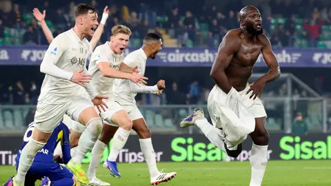 Napoli y Lukaku celebrando su gol l AP