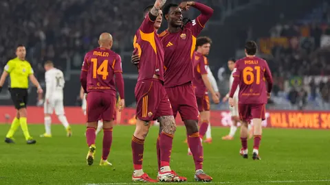 Evan Ndicka y Gianluca Mancini, jugadores de la Roma | AP