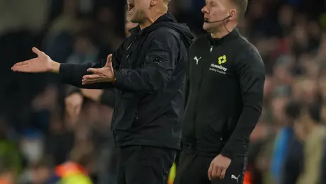 Guardiola se lanza contra aficionados del Leeds United que abuchearon el Ramadán