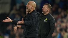 Guardiola se lanza contra aficionados del Leeds United que abuchearon el Ramadán