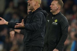 Guardiola se lanza contra aficionados del Leeds United que abuchearon el Ramadán