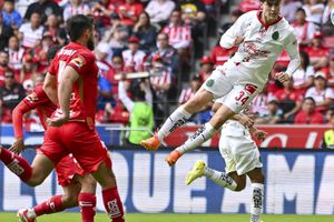 Polémica en el Toluca vs Chivas con segundo gol anulado a la Hormiga González