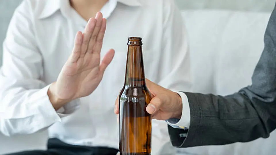 Restaurantes y establecimientos con licencia podrán vender alcohol únicamente para consumo dentro de sus instalaciones./ Pixabay