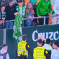 Antony se enfrenta con hinchas del Real Betis tras empate en el Derbi de Sevilla