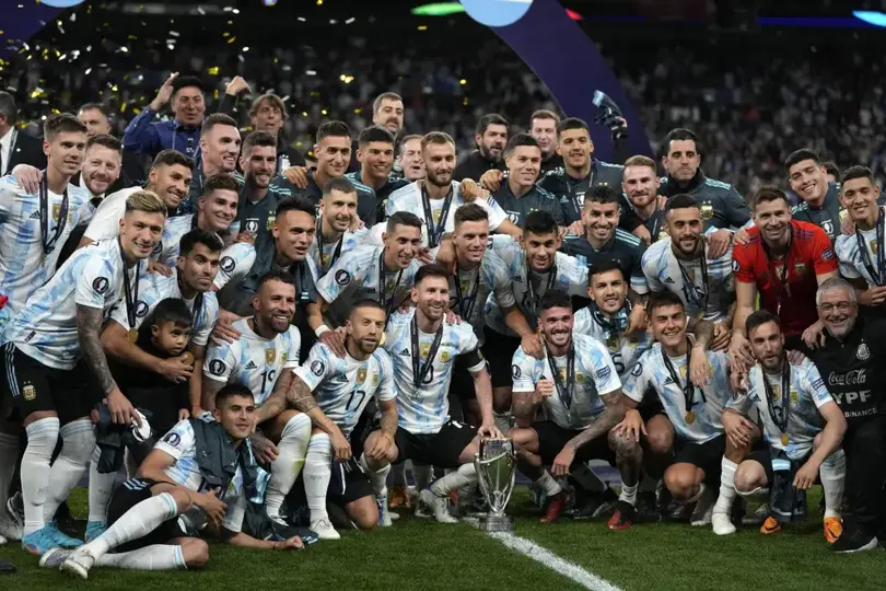 La Selección de Argentina celebra tras vencer a Italia en la Finalissima de 2022 | AP