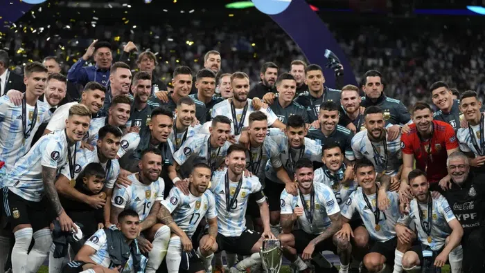 La Selección de Argentina celebra tras vencer a Italia en la Finalissima de 2022 | AP
