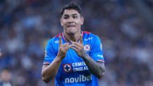 ¡Insólito! Árbitro decreta gol a favor del Cruz Azul cuando balón había salido de la cancha